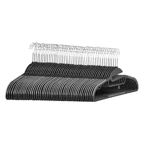 Pack 50 perchas de Amazon Basics