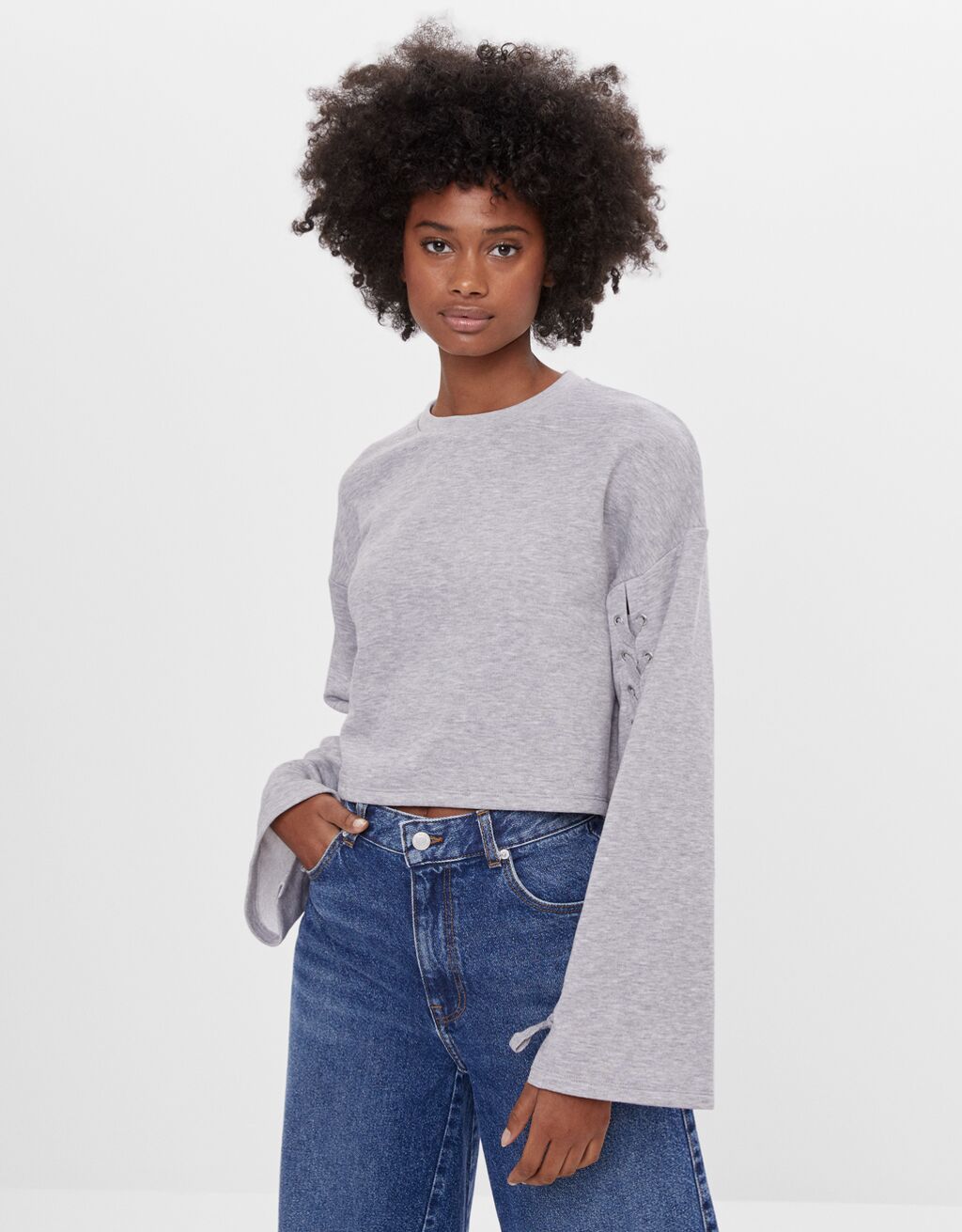 Sudadera mangas lace up de Bershka